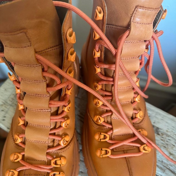 John Fluevog MITTWOCH LACE-UP HIKER BOOTS Orange size 9 - Picture 2 of 7